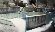 Artvin Murgul'da Kamyonun Dereye Uçması Faciaya Davetiye Çıkardı!