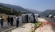 Osmaniye'de Karpuz Yüklü Kamyon Devrildi: Sürücü Yaralandı!