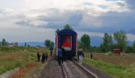 Afyonkarahisar Sandıklı'da Tren Minibüse Çarpıp Sürücüyü Yaraladı!