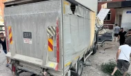 Kocaeli İzmit'te Kamyonet Kaza Yaptı, Sürücü Gökhan A. Yaralı!