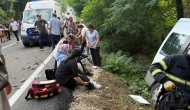 Ordu Ünye'de Servis Minibüsü ile Otomobil Çarpıştı: 15 Yaralı!