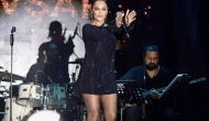 Hülya Avşar'dan Ayvalık'ta Dikkat Çeken Paylaşım: Bikinisiyle Zemin Boyadı!