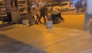 Adana'da motosiklet sürücüsü, sokak ortasında 4 kişi tarafından saldırıya uğradı!