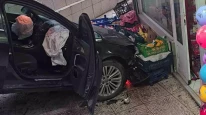 Ordu Ünye'de Meydana Gelen Kazada Otomobil Market İçine Girdi!