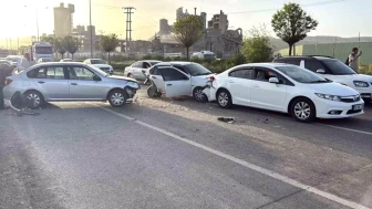 Sivas'ta Zincirleme Kaza Meydana Geldi: 4 Kişi Yaralandı!