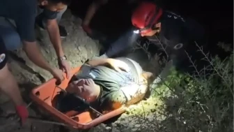 Adana'da Trafik Kazasında Uçuruma Yuvarlanan Araçta 3 Kişi Yaralandı!