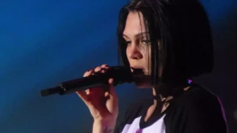 Meme kanseriyle mücadele eden Jessie J'den yeni haberler!
