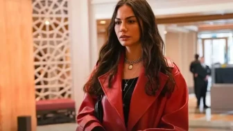Demet Özdemir sezonun yorgunluğunu kumsalda atıyor!