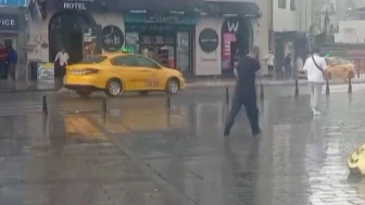 İstanbul'da Sıcaklık Düşerken Sağanak Yağış Sürprizi!