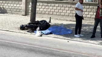 KONYA'DA MOTOSİKLET BİSİKLETLE ÇARPIŞTI 2 ÖLÜ