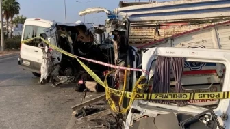 Mersin Erdemli'de Tatil Minibüsü Kazası: 2 Ölü, 10 Yaralı!