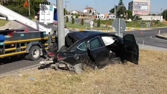 Edirne Havsa'da İlçe Girişindeki Kavşakta Araçlar Çarpıştı: 3 Yaralı