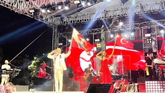Aydın'da Hakan Altun Zafer Bayramı Konserinde Sahne Aldı.