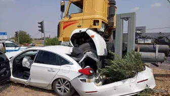 Adana'da Kamyon Dehşeti: K.K.'nin Aracı 4 Otomobile Çarptı, 3 Yaralı