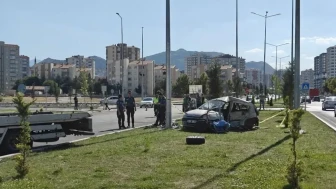Kayseri Melikgazi'de Feci Trafik Kazası: 2 Kişi Öldü, 3 Kişi Yaralandı!