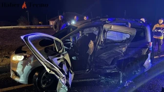 Çivril'de Feci Kaza: Otomobil TIR'a Çarptı, 2 Kişi Hayatını Kaybetti