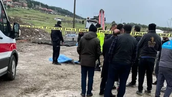 Aliağa'da İnşaat Kazası: İş Makinesi Altında Kalarak Hayatını Kaybetti