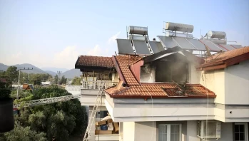 Muğla Fethiye'de Çatı Yangını: Hasar Hızla Büyüdü!