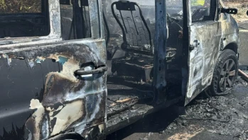 Girne-Lefkoşa Ana Yolunda Araç Yangını: Akaryakıt Kaçağı Nedeniyle Tamamen Yandı!