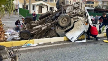 Edremit Altınoluk’ta Feci Trafik Kazası: Bariyerlere Çarpan Araçta 2 Ölü