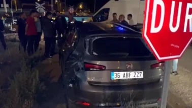 Erzurum'da Yük Treni İle Otomobil Feci Şekilde Kaza Yaptı!