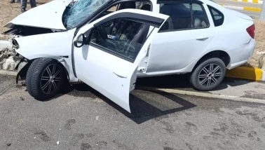 Sivas Suşehri'de Otomobil İş Makinesine Çarptı: Sürücü Yaralandı!