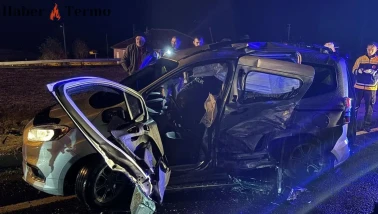 Çivril'de Feci Kaza: Otomobil TIR'a Çarptı, 2 Kişi Hayatını Kaybetti