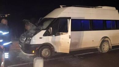 Adıyaman'ın Besni İlçesinde Tahir Koşar'a Ait Olan Seyir Halindeki Minibüs Alev Aldı!