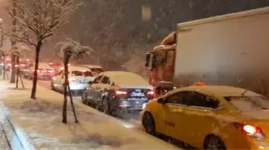 Başkent Ankara'da Kar Yağışı Nedeniyle Trafik Kilitlendi!