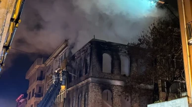 Kadıköy'de Tarihi Eski Bir Binada Çıkan Yangında Maalesef 1 Kişi Öldü!