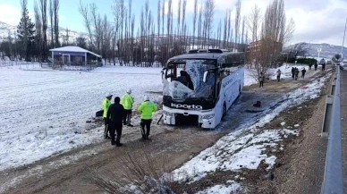 Afyon'da Otobüs Kazası: S.K. Öldü, 25 Kişi Yaralandı!