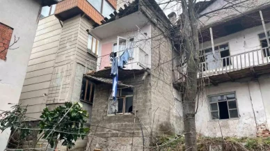 Artvin'de Balkon Çöktü, Kadın 4 Metreden Düşerek Yaralandı!