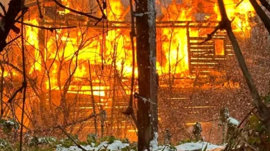 Artvin'de İftar Saatinde Yangın: İki Ev Kullanılamaz Hale Geldi!