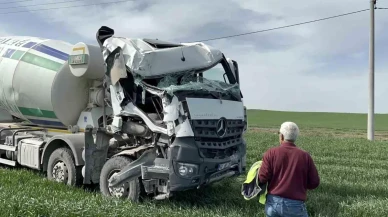 Beton Mikseri Tarım Arazisine Dalıp Kaza Yaptı, Sürücü Yaralandı
