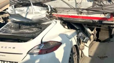 Bursa'da Feci Kaza: Lüks Otomobil Felaket Şekilde Tıra Girdi!