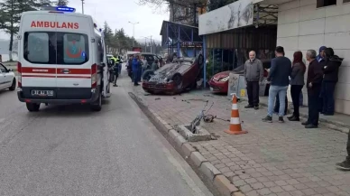 Eğirdir'de Meydana Gelen Trafik Kazasında Araç Takla Attı, Yaralılar Var