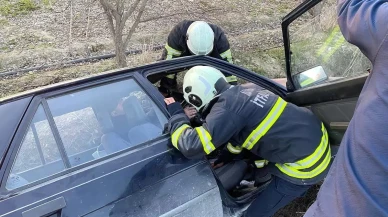 Hatay'da Otomobil Şarampole Devrildi: 2 Kişi Yaralandı!