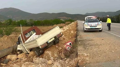 İznik'te Kamyonet Şarampole Uçtu: 1 Kişi Yaralandı!