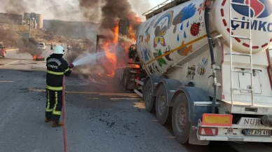 Kahramanmaraş'ta Seyir Halindeki Kamyonda Yangın Çıktı!