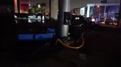 Kocaeli Körfez'de Kaza: Araç Benzin İstasyonuna Daldı!