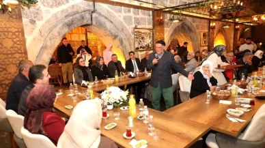 Vali Karakaya, 40 yıldır birlikte olan çiftlerle iftar sofrasında buluştu