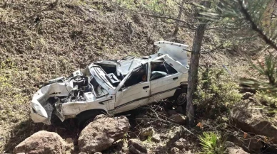 Kütahya'nın Hisarcık ilçesinde meydana gelen trafik kazasında bir otomobil şarampole devrildi.
