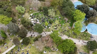 İstanbul'da deprem korkusuyla vatandaşlar parklara sığındı!