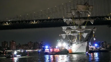 Meksika bandıralı gemi, Brooklyn Köprüsüne çarptı!