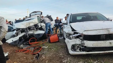 Taziye ziyareti sonrası Diyarbakır'da meydana gelen trafik kazasında 3 kişi hayatını kaybetti, 4 kişi yaralandı.
