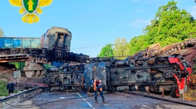 Rusya'da Feci tren kazası: Köprü çöktü, çok sayıda ölü ve yaralı