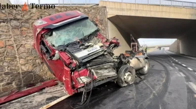 Çayırova’da Tır İstinat Duvarına Çarptı: Sürücü Ağır Yaralı Olarak Kaldırıldı