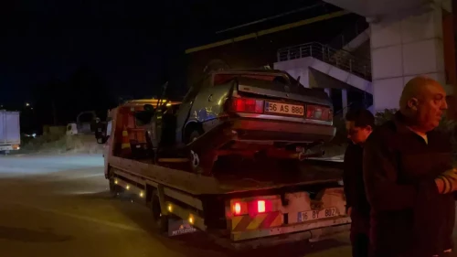 Bursa'da TIR'a çarpan otomobil hurdaya döndü: Ali S. Yaralandı!