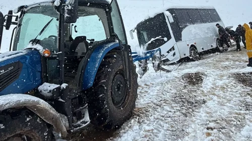 Gaziantep'te cam kırıkları arasından kurtularak hayatta kaldılar!
