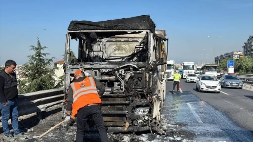 Kocaeli Gebze'de Tır Alev Aldı, Trafiği Felç Etti!